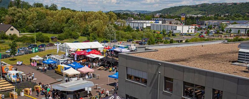 Manche Besucher kamen mit der ganzen Familie vorbei und nutzten die zahlreichen Freizeitangebote für Kinder. Außerdem gab es Stunt-Shows, Street Food und Testfahrten mit Motorrädern verschiedener Marken.