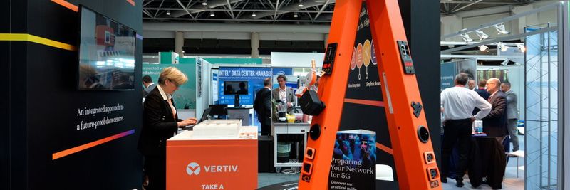 Bei Vertiv spielt die Farbe Orange eine prägende Rolle.