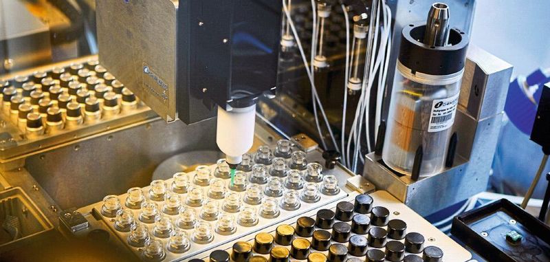 In kürzester Zeit zu einem passenden Elektrolyten: E-Lyte Innovations gelingt dies mit einer solchen Hochdurchsatz-Screening-Anlage (HTS).