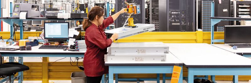 Am HPE-Refurbishing-Standort Andover werden ausgemusterte Server in ihre Bestandteile zerlegt und die Komponenten nach Möglichkeit erneut verwendet.