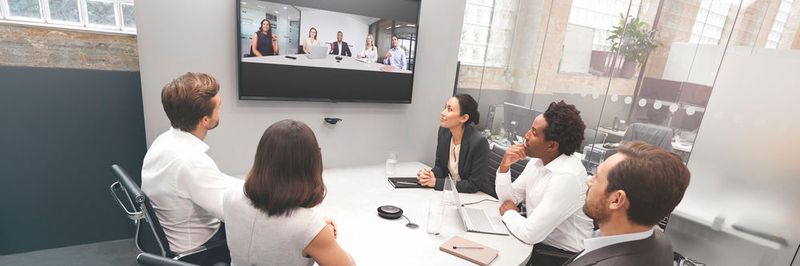 Das 180-Grad-Sichtfeld der Jabra-PanaCast-Lösung soll allen an der Videokonferenz Beteiligten eine gleichberechtigte Teilnahme ermöglichen.