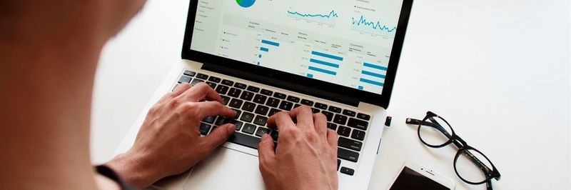 Durch Location Marketing konnte Hellmann Worldwide Logistics die Marken- und Online-Präsenz verbessern.