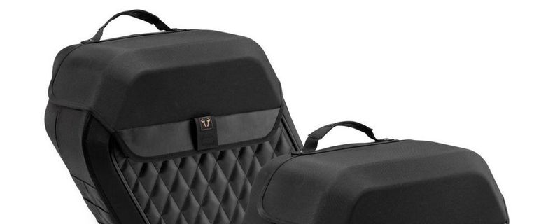 Beide Taschen bieten mit insgesamt 45 Litern ausreichend Stauraum für Reisegepäck, verteilt auf 25,5 Liter auf der linken Seite und 19,5 Liter rechts vom Fahrer.