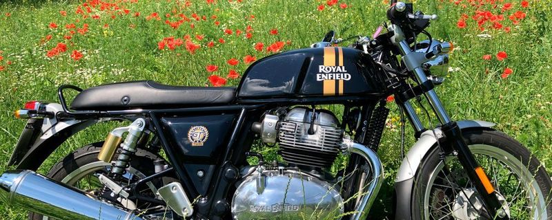 Das In-Verkehr-Bringen von Motorrädern ist bei sommerlicher Hitze keine leichte Sache. Auch das Motorradfahren ist mitunter schweißtreibend bei den Temperaturen.