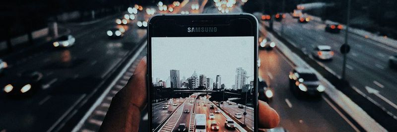 Venetztes Fahren: Während die EU-Kommission bisher die Wi-Fi-Technolgie favorisierte, soll nach dem Veto der Mitgliedsländer jetzt eine technologieneutrale Lösung (inklusive Mobilfunk) zum Zuge kommen.