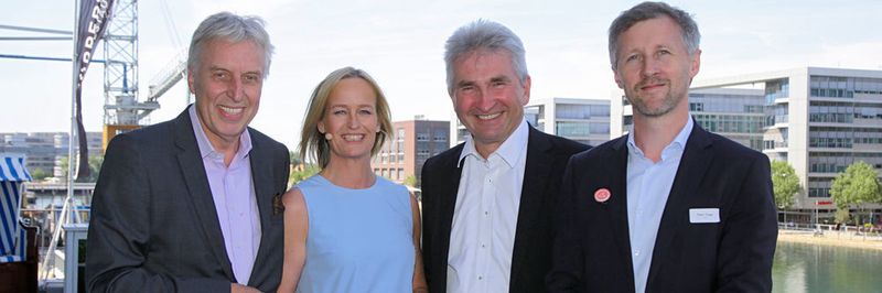 Erich Staake, Vorstandsvorsitzender von Duisport, Anja Müller, Korrespondentin Familienunternehmen beim Handelsblatt, Prof. Dr. Andreas Pinkwart, NRW-Wirtschafts- und Digitalminister und Peter Trapp, Geschäftsführer von Startport (v. l.).
