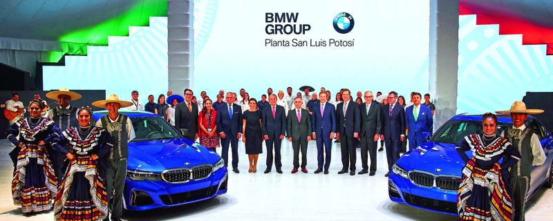 Zur Eröffnung des neuen BMW-Werks in Mexiko waren unter anderem die Vorstände für Produktion, Oliver Zipse (7. v. li.), sowie Einkauf und Lieferantennetzwerk, Andreas Wendt (9. v. li.), vor Ort.