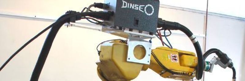 Der Fanuc-Roboter M-6i von 2001 mit Dinse-Schweißequipment bestehend aus MIG/MAG-Stromquelle DIX PI 400, Drahtvorschub WF 50, Sicherheitsabschaltung SAS 100, Schweißgarnitur DIX METZ 600 und dem flüssiggekühlten Schweißbrenner METZ 522.