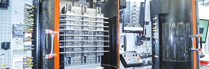 Ladestationen der Palletech-Anlage: Viel Know-how steckt in der der Gestaltung der Spannvorrichtungen.