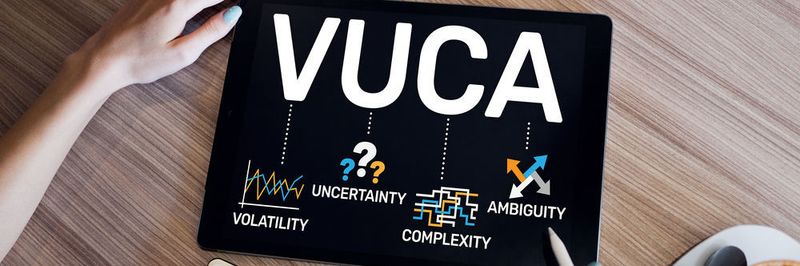In einer VUCA-Umgebung geht es darum, Zukunft vorauszudenken und rechtzeitig mit entsprechenden Lösungen das Unternehmen zu stärken.