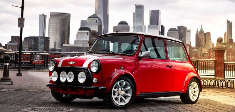 Auf der New York Auto Show 2018 stellte Mini ein kurioses Unikat vor: einen elektrischen Ur-Mini.