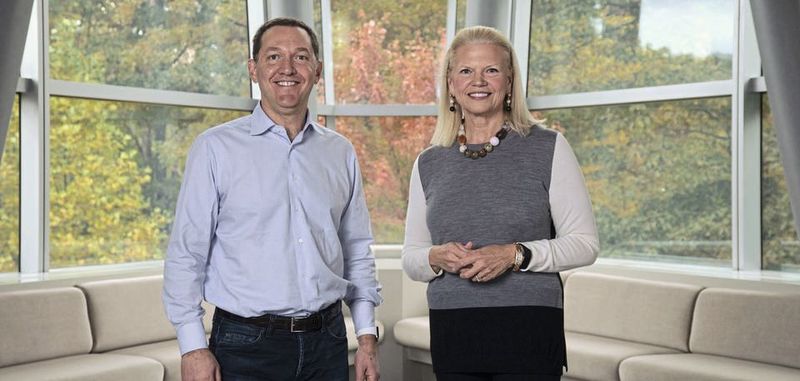 Ginni Rometty, Chairman, President und CEO von IBM (rechts) und James M. Whitehurst, CEO von Red Hat (links). IBM hat angekündigt, alle ausgegebenen und ausstehenden Stammaktien von Red Hat für 190,00 $ pro Aktie in bar zu übernehmen. Das ergibt einen Gesamtunternehmenswert von etwa 34 Milliarden US-$ entspricht.