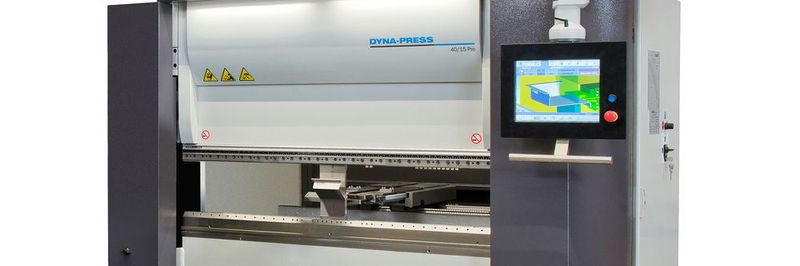 Die 40 t schwere Abkantpresse verfügt über eine Arbeitslänge von 1500 mm, einen fünfachsigen Hinteranschlag und kann mit bis zu 25 mm/s biegen.