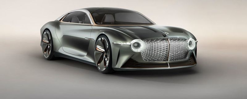 EXP 100 GT heißt das imposante 5,80 Meter lange Schaustück mit dem spektakulär illuminieren Grill und elektrischen Schwingtüren.
