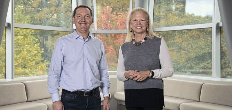 Ginni Rometty, Chairman, President und CEO bei IBM (r.), und James M. Whitehurst, CEO bei Red Hat (l.). IBM hat angekündigt, alle ausgegebenen und ausstehenden Stammaktien von Red Hat für 190 US-Dollar pro Aktie in bar zu übernehmen. Das ergibt einen Gesamtunternehmenswert von etwa 34 Milliarden US-Dollar.