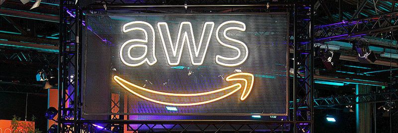 Am AWS Transformation Day gingen die Besucher nicht nur in Vorträge und Keynotes, sondern netzwerkten auch fleißig, wie hier auf dem AWS-Stand.
