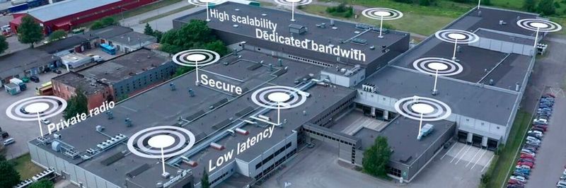 In der Ericsson-Fabrik in Tallinn hat Telia ein privates Mobilfunknetz installiert, das für die Steuerung verschiedener Abläufe in der Fertigung genutzt wird.