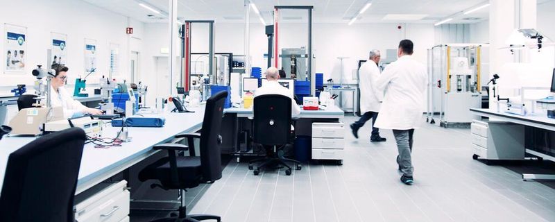 In Vibracoustics Materialentwicklungs-Center sollen neue Prototypenmischungen entstehen.