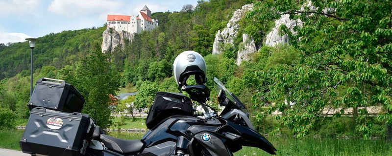 Der erste Tourtag führt über rund 380 Kilomter idyllisch von Würzburg über Schwaig und Dietfurt im Altmühltal nach Kelheim und über Landshut und Vilsbiburg nach Altötting.