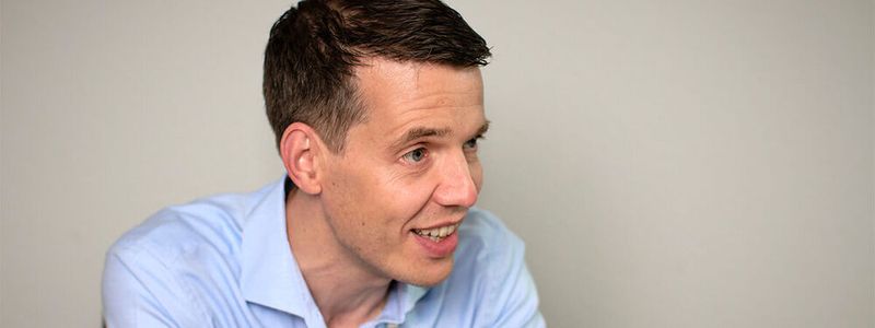 Jörn Kellermann, SVP Managed Infrastructure Services & Private Cloud bei T-Systems, erläutert, warum und wie die Rechenzentrumskonsolidierung stattgefunden hat und welche Änderungen gleichzeitig die IT vollzogen hat.