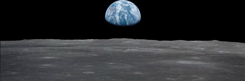Blick vom Mond auf die Erde während der Apollo-11-Mission.