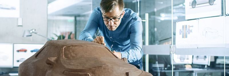 Im Automobilbau gibt es eine wichtige Gemeinsamkeit in der Arbeitsweise von Konstrukteuren und Softwareentwicklern: Der Fokus auf die ständige Erlebbarkeit des Produkts.