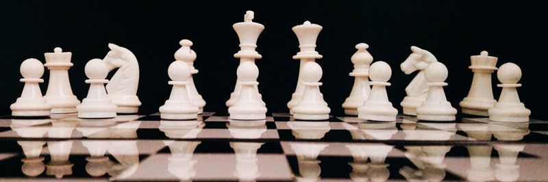 Menschliche Fähigkeiten können mit der steigenden Anzahl von Rechenoperationen moderner Prozessoren und schnelleren Speicherelementen simuliert werden. Aber was genau braucht es wirklich, um menschliche Intelligenz vollständig zu imitieren?