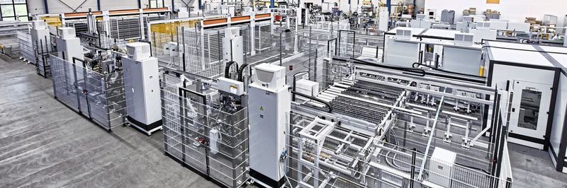 Hochleistungsanlagen für die Bearbeitung von Profilen aus verschiedenen Werkstoffen sind die Spezialiät der Schirmer Maschinen GmbH.