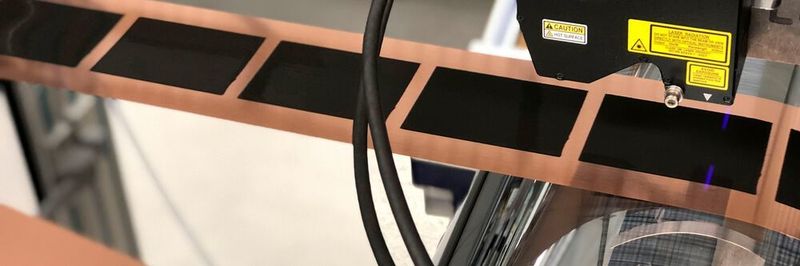 Präzise Kanten bei neuer Rekordgeschwindigkeit: Neues Verfahren erhöht Produktionskapazität von Batterieelektroden deutlich.