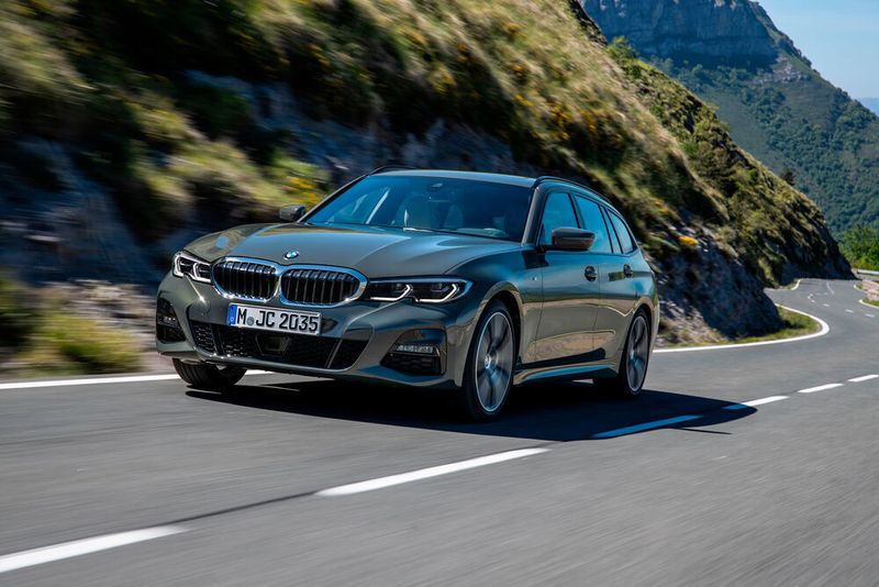 Ein halbes Jahr nach der Limousine stellt BMW im September auch den 3er Touring in die Schauräume.