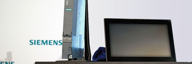 Die Steuerung Sinumerik One gibt es zum Einbau in den Schaltschrank und als PC-Panel-Version.