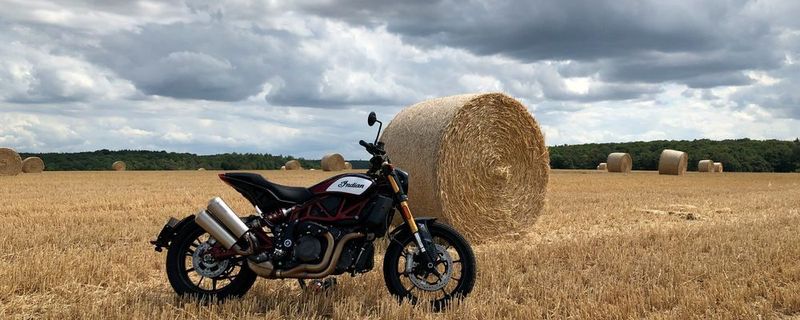 Die Indian FTR 1200 S definiert eine neue Gattung von Motorrad – und vereint das Beste aus den Segmenten Naked Bike, Supermoto, Dirt Tracker und Powercruiser in einem Bike.
