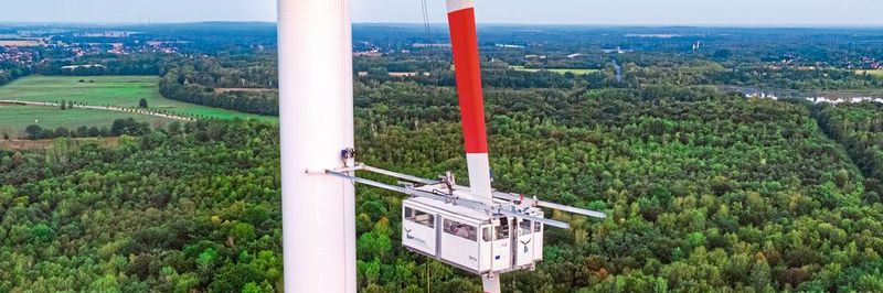 Die „mobile Werkstatt“ für die Reparatur von WKA-Rotoren ist in allen Dimensionen beweglich und schützt das Servicepersonal vor Wind und Wetter.