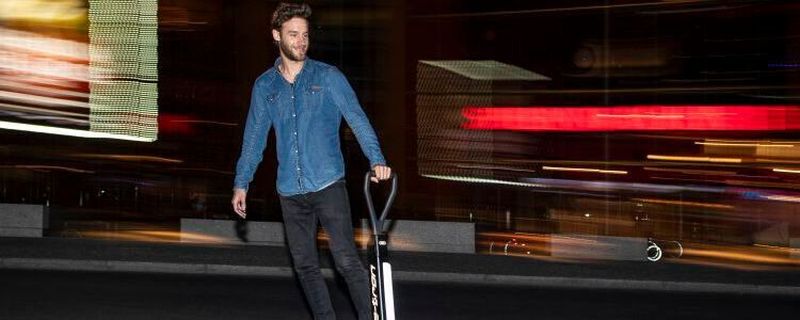 Auch Audi will nächstes Jahr eine E-Roller anbieten. In Deutschland wächst allerdings die Kritik an der neuen Mobilitätsalternative.