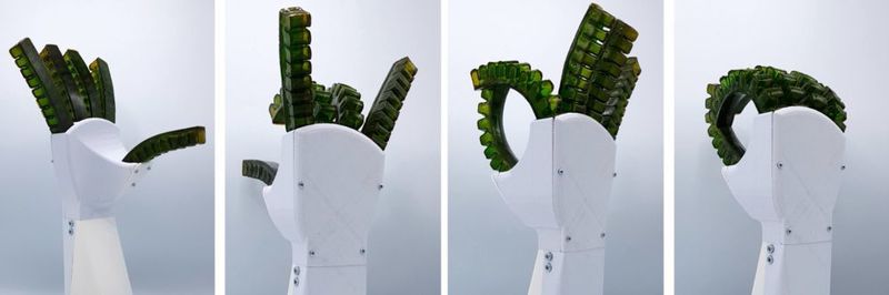 Eine Roboterhand aus speziellem Kunststoff, der sich bei Raumtemperatur selber heilen kann