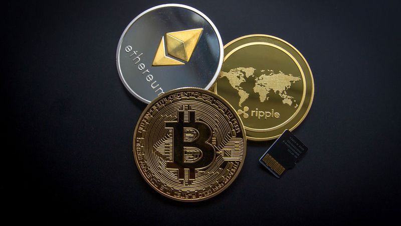 Coins sind eigenständige Kryptowährungen, die im Internet wie herkömmliches Geld zum Bezahlen genutzt werden.