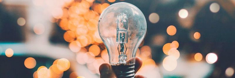 Thought Leader sind Vordenker. Also Personen oder auch Unternehmen, die als Autorität in einem speziellen Bereich und für tiefes Fachwissen oder besondere Fähigkeiten anerkannt sind.