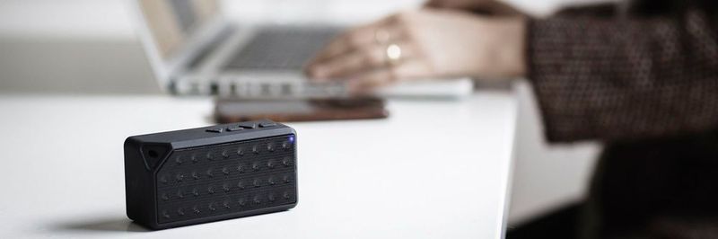 Bluetooth-Lautsprecher erfreuen sich in den eigenen vier Wänden, aber auch im professionellen Umfeld großer Beliebtheit.