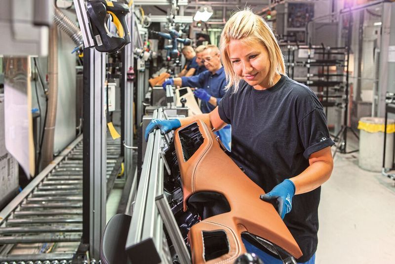 Abbau von Arbeitszeitkonten, Personalreduzierung, Standortverlagerung und sogar Werksschließungen. Den Automobilzulieferern in Deutschland stehen schwere Zeiten bevor.