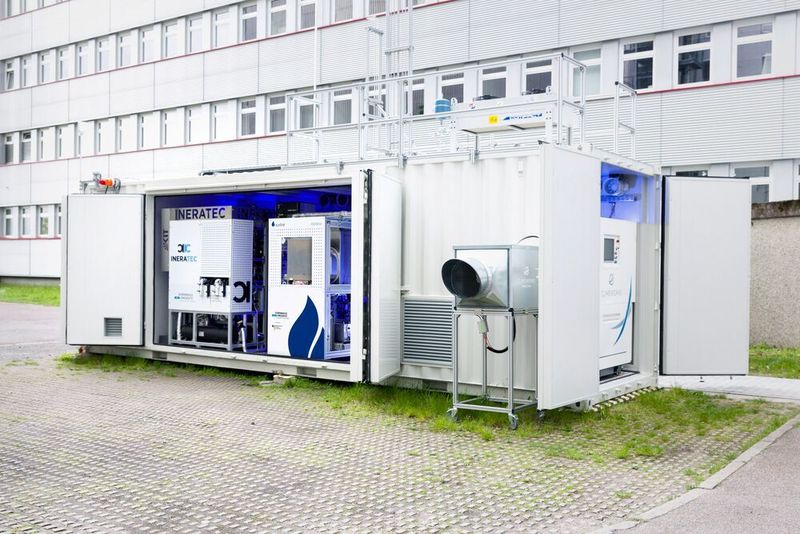 Die integrierte Power-to-Liquid (PtL) Versuchsanlage zur Synthese von Kraftstoffen aus dem Kohlendioxid der Luft.