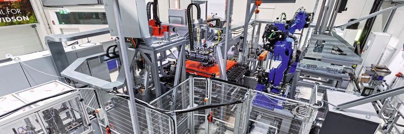 Die neuen Maschinen zur Herstellung von Lithium-Ionen-Batterien von Rosendahl Nextrom sind keine verketteten Anlagen mehr, sondern eine Matrix aus Fertigungszellen.