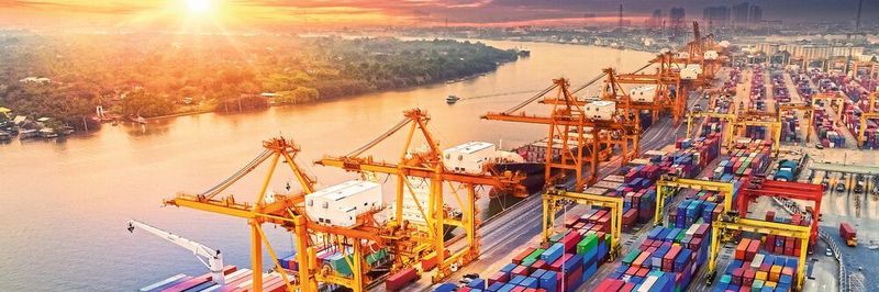 Hafen-, Schiffs- und Industriekrane sollen mithilfe des Frequenzumrichters FR-A800 Plus CRN von Mitsubishi Electric mehr Sicherheit und kürzere Taktzeiten erreichen.