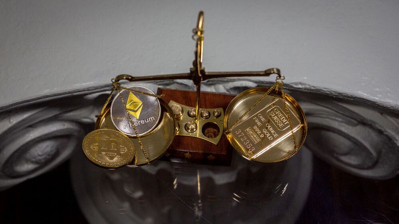 Bei realen Werten wie Geld oder Gold erwarten wir, dass die Zahlungsmittel fälschungssicher und eindeutig sind. Bei Kryptowährungen sind es die Kryptografie und die Gemeinschaft der Buchführer, die darüber wachen.