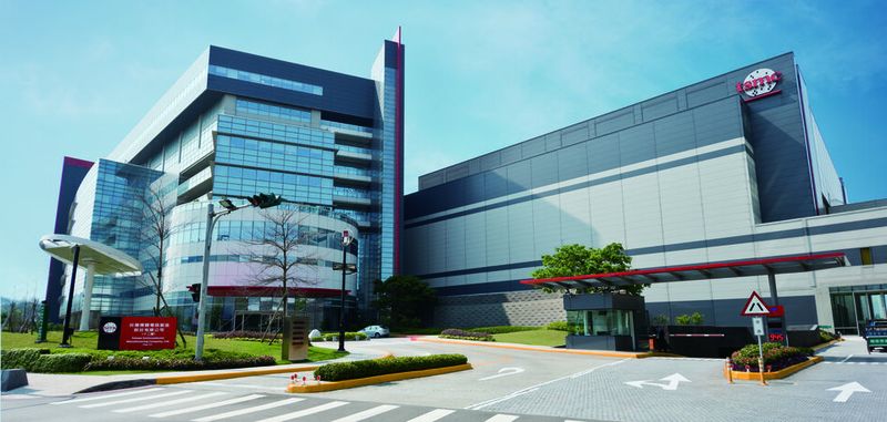 Globalfoundries will mit mehreren Klagen in den USA und Deutschland erwirken, dass keine Halbleiter von TSMC mehr nach DTL und in die USA importiert werden. Außerdem verlangt Globalfoundries Schadenersatz wegen zahlreicher Patentverletzungen.