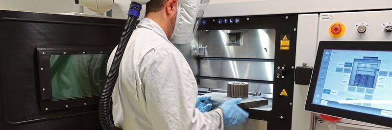 Mit der Additiven Fertigung von amorphen Metallen sind große amorphe Bauteile mit bionischen Strukturen über die Materialeigenschaften möglich, hier beispielsweise ein Zahnrad.