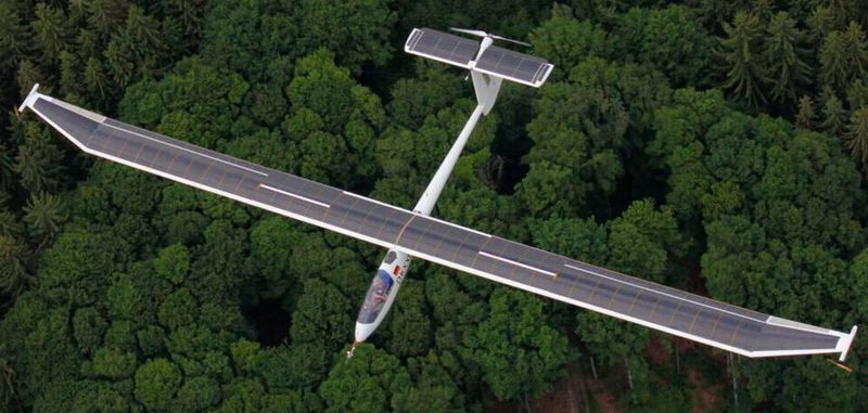 Der Prototyp Icaré 2 bei einem Testflug mit elektrischen Flächenendpropellern.