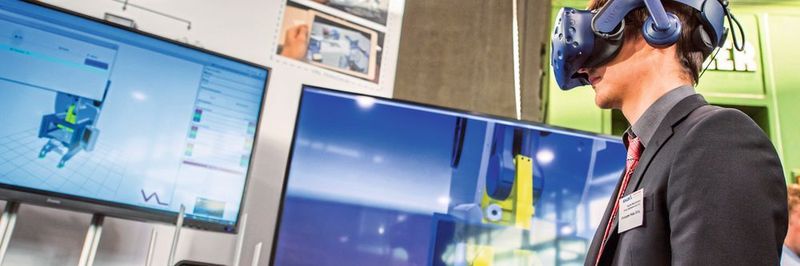Eine digitalisierte Presse soll einschließlich ihres digitalen Zwillings Teil einer „Smart Factory“ werden. Mit dieser Technik ist sowohl eine Prozesssimulation als auch die virtuelle Inbetriebnahme möglich.