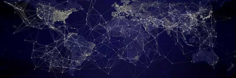 Smart-City-Projekte basieren auf IoT-Technologie. Voraussetzung dafür ist eine Datenverbindung, die prinzipiell mit verschiedenen Funkstandards realisiert werden kann.