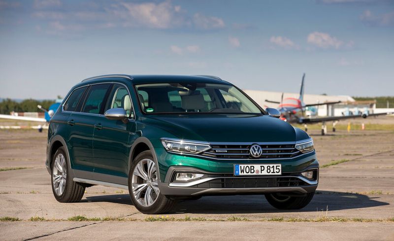 Volkswagen hat mit „Twindosing“ ein Verfahren vorgestellt, das bis zu 80 Prozent der Stickoxide des Dieselmotors reduziert – verglichen mit dem Vorgängermotor. Im Passat ist es bereits erhältlich, der neue Golf soll es ebenfalls erhalten.