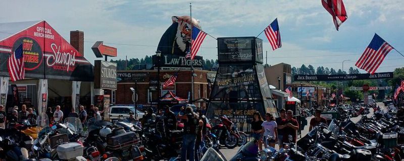 Das weltgrößte Motorradfahrertreffen findet alljährlich in Sturgis (USA) statt.